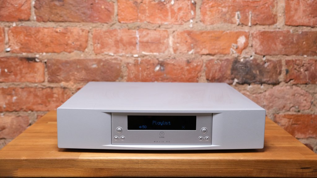 Linn Majik DS Network Music Player with Linn Dynamik P/S.