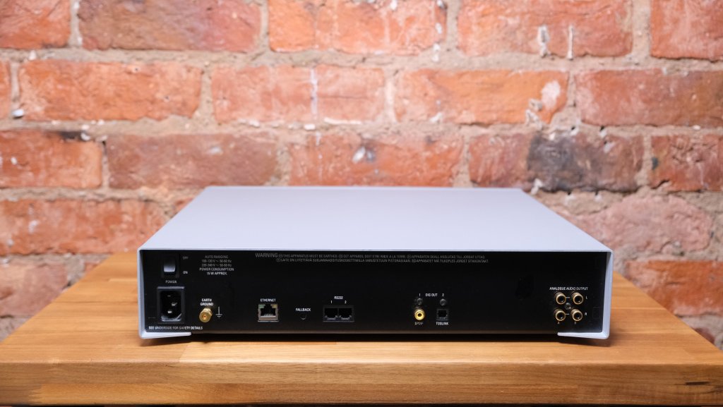Linn Majik DS Network Music Player with Linn Dynamik P/S.