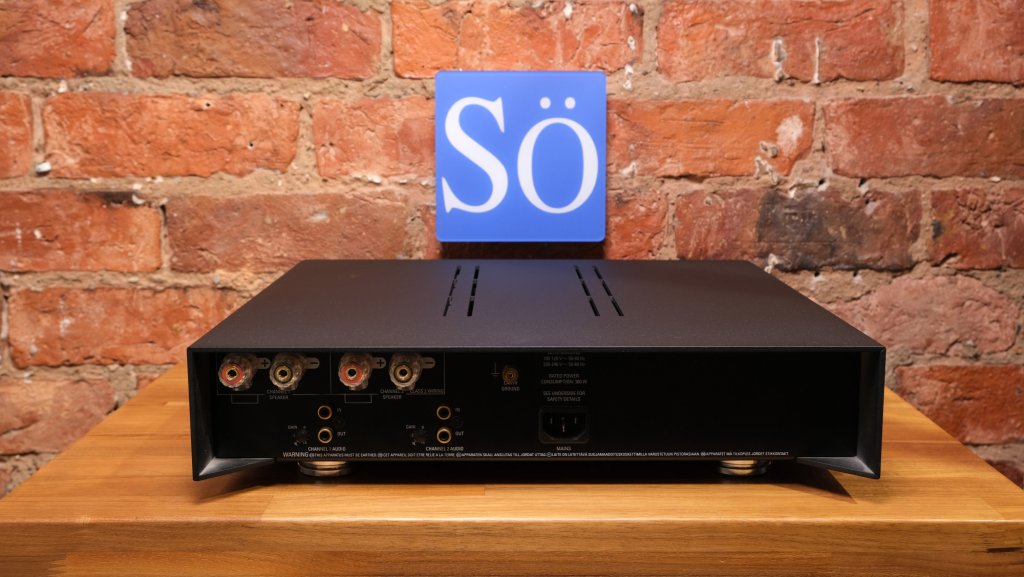 Linn Akurate 2200 Power Amplifier.
